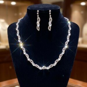 Silver Rhinestone Necklace Set w/Matching Bracelet